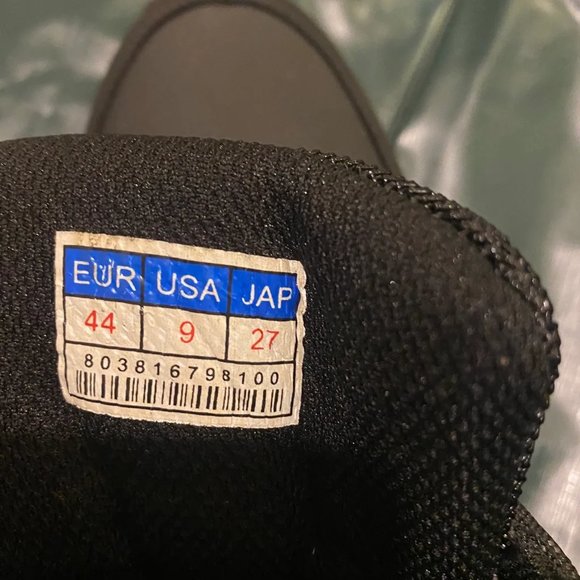 Boots - Picture 4 of 5